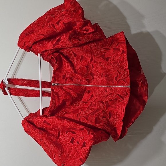 VENUS Vibrant Scarlet Lace Top NWT - Picture 7 of 7